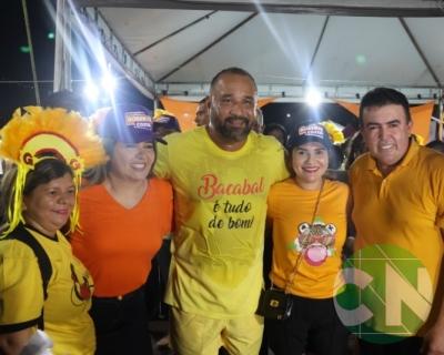 Foi dada a largada: Adesivação do candidato a prefeito Roberto Costa e do vice Emílio Carvalho