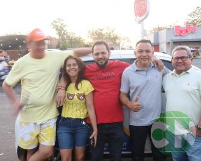 Foi dada a largada: Adesivação do candidato a prefeito Roberto Costa e do vice Emílio Carvalho