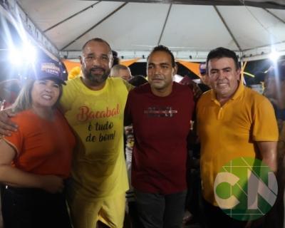 Foi dada a largada: Adesivação do candidato a prefeito Roberto Costa e do vice Emílio Carvalho