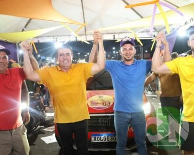 Foi dada a largada: Adesivação do candidato a prefeito Roberto Costa e do vice Emílio Carvalho