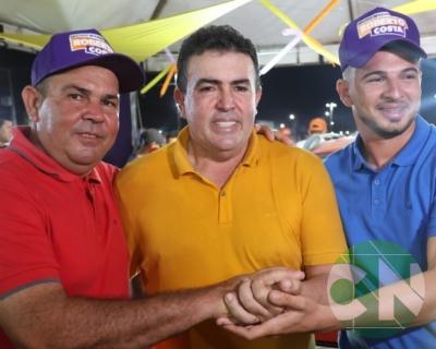 Foi dada a largada: Adesivação do candidato a prefeito Roberto Costa e do vice Emílio Carvalho