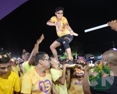 Foi dada a largada: Adesivação do candidato a prefeito Roberto Costa e do vice Emílio Carvalho