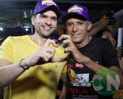 Foi dada a largada: Adesivação do candidato a prefeito Roberto Costa e do vice Emílio Carvalho