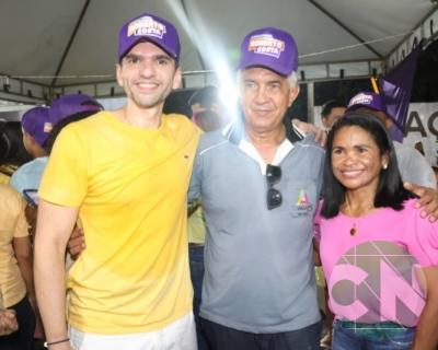 Foi dada a largada: Adesivação do candidato a prefeito Roberto Costa e do vice Emílio Carvalho