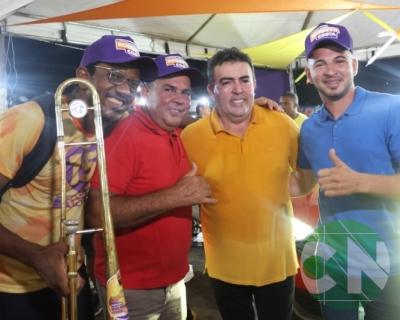 Foi dada a largada: Adesivação do candidato a prefeito Roberto Costa e do vice Emílio Carvalho