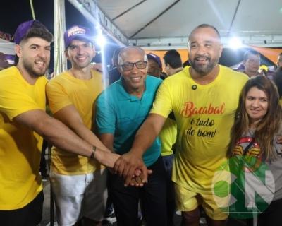 Foi dada a largada: Adesivação do candidato a prefeito Roberto Costa e do vice Emílio Carvalho