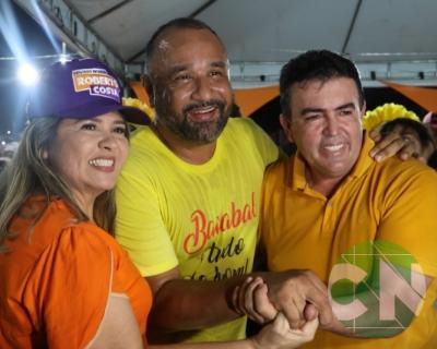 Foi dada a largada: Adesivação do candidato a prefeito Roberto Costa e do vice Emílio Carvalho