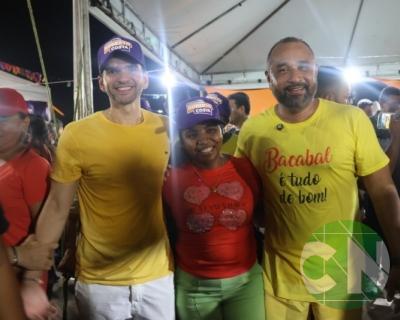 Foi dada a largada: Adesivação do candidato a prefeito Roberto Costa e do vice Emílio Carvalho