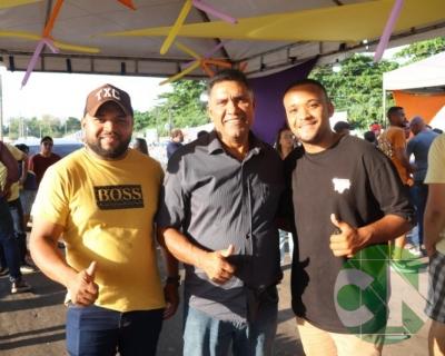 Foi dada a largada: Adesivação do candidato a prefeito Roberto Costa e do vice Emílio Carvalho