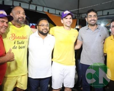 Foi dada a largada: Adesivação do candidato a prefeito Roberto Costa e do vice Emílio Carvalho