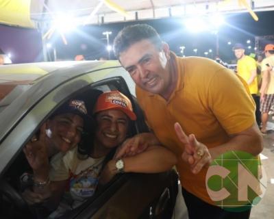 Foi dada a largada: Adesivação do candidato a prefeito Roberto Costa e do vice Emílio Carvalho