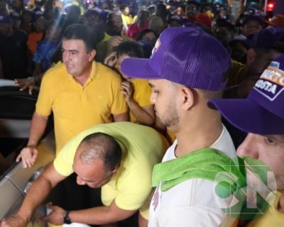 Foi dada a largada: Adesivação do candidato a prefeito Roberto Costa e do vice Emílio Carvalho