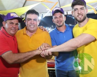 Foi dada a largada: Adesivação do candidato a prefeito Roberto Costa e do vice Emílio Carvalho