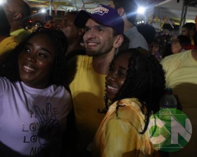 Foi dada a largada: Adesivação do candidato a prefeito Roberto Costa e do vice Emílio Carvalho