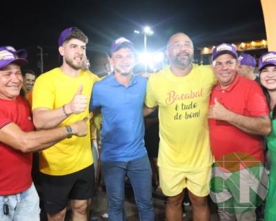 Foi dada a largada: Adesivação do candidato a prefeito Roberto Costa e do vice Emílio Carvalho