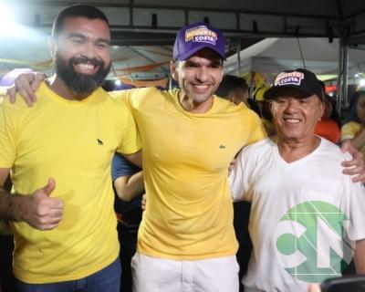 Foi dada a largada: Adesivação do candidato a prefeito Roberto Costa e do vice Emílio Carvalho