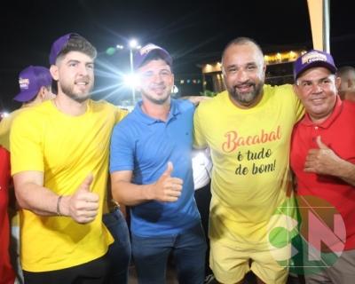 Foi dada a largada: Adesivação do candidato a prefeito Roberto Costa e do vice Emílio Carvalho