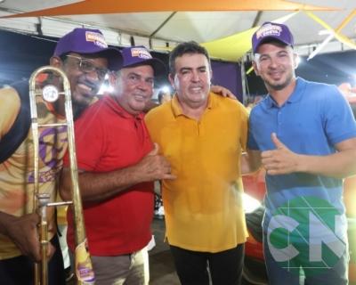 Foi dada a largada: Adesivação do candidato a prefeito Roberto Costa e do vice Emílio Carvalho