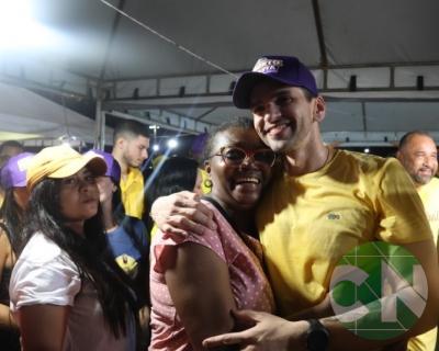 Foi dada a largada: Adesivação do candidato a prefeito Roberto Costa e do vice Emílio Carvalho