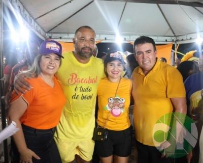 Foi dada a largada: Adesivação do candidato a prefeito Roberto Costa e do vice Emílio Carvalho