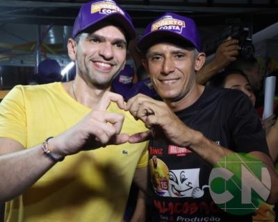 Foi dada a largada: Adesivação do candidato a prefeito Roberto Costa e do vice Emílio Carvalho