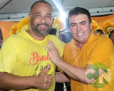 Foi dada a largada: Adesivação do candidato a prefeito Roberto Costa e do vice Emílio Carvalho