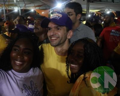 Foi dada a largada: Adesivação do candidato a prefeito Roberto Costa e do vice Emílio Carvalho