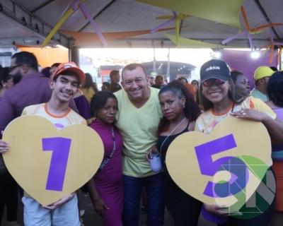 Foi dada a largada: Adesivação do candidato a prefeito Roberto Costa e do vice Emílio Carvalho