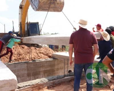 Vistoria na construção da ponte de concreto que liga o bairro Novo Bacabal à Br 316