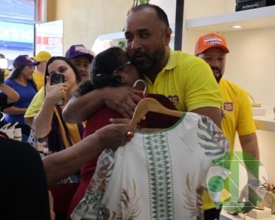 Roberto Costa visita os comerciantes de Bacabal 