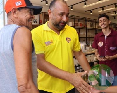 Roberto Costa visita os comerciantes de Bacabal 