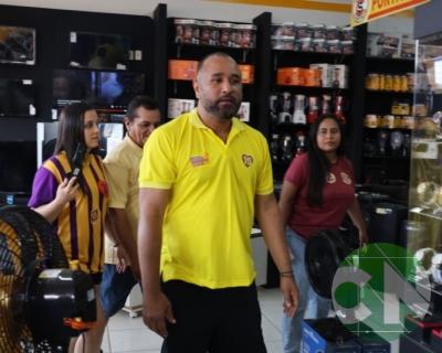 Roberto Costa visita os comerciantes de Bacabal 