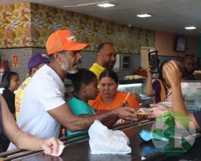 Roberto Costa visita os comerciantes de Bacabal 