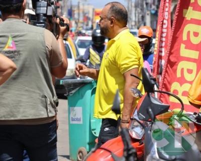 Roberto Costa visita os comerciantes de Bacabal 