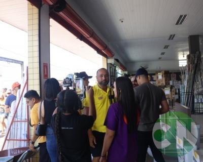 Roberto Costa visita os comerciantes de Bacabal 