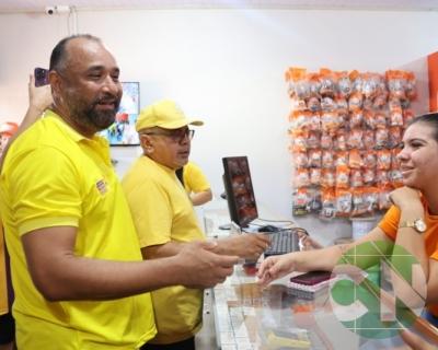 Roberto Costa visita os comerciantes de Bacabal 